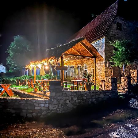 Guesthouse Kujtimi Тети Экстерьер фото