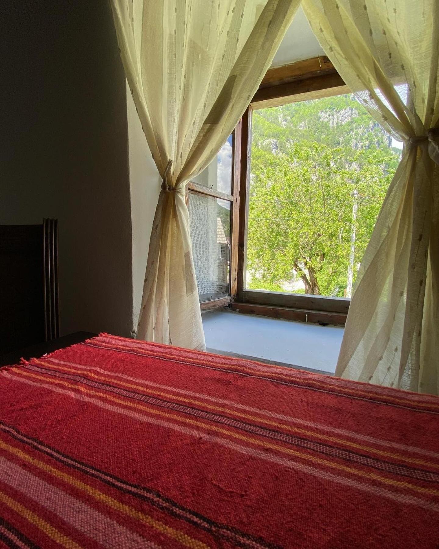 Guesthouse Kujtimi Тети Экстерьер фото