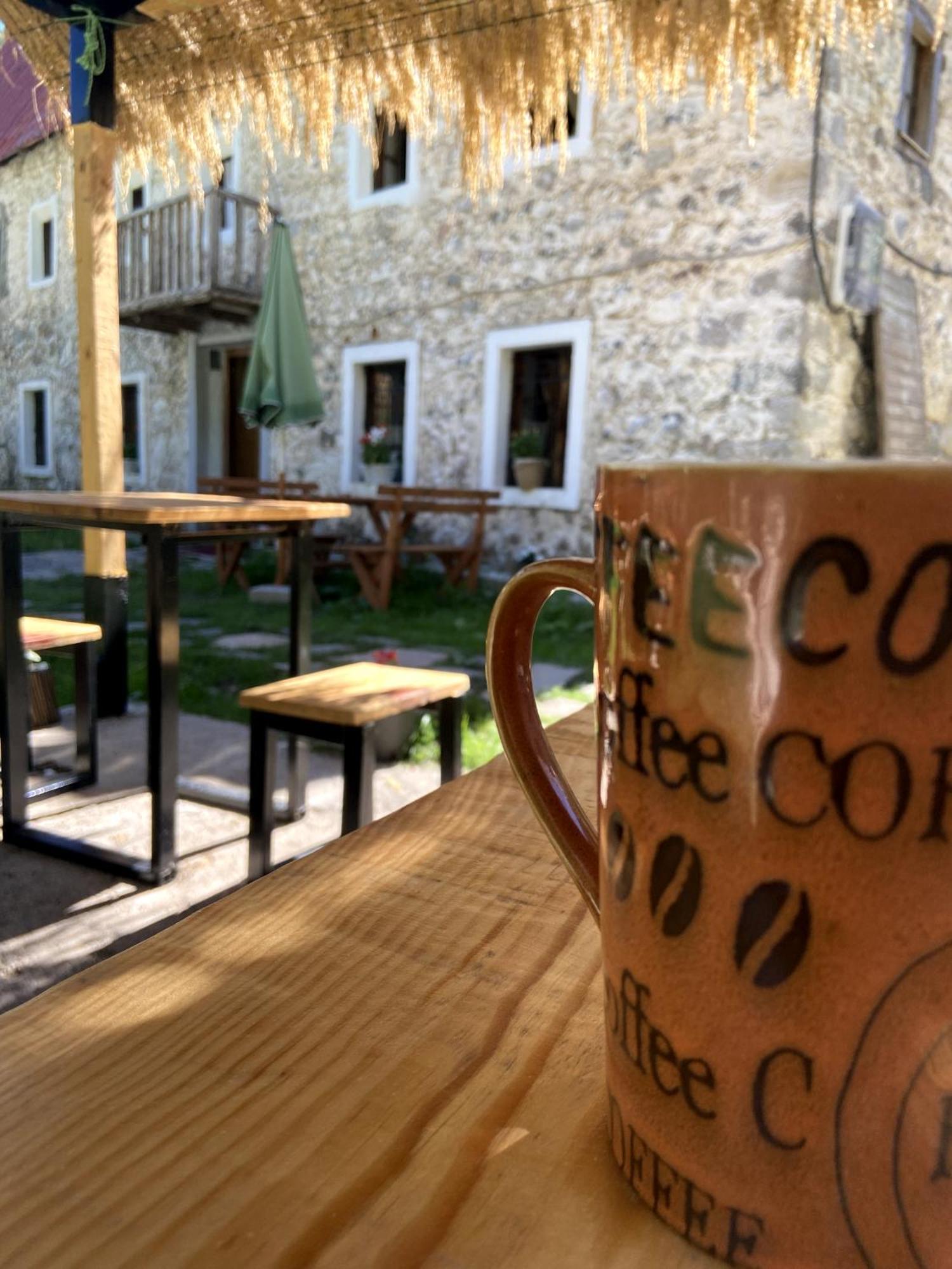 Guesthouse Kujtimi Тети Экстерьер фото
