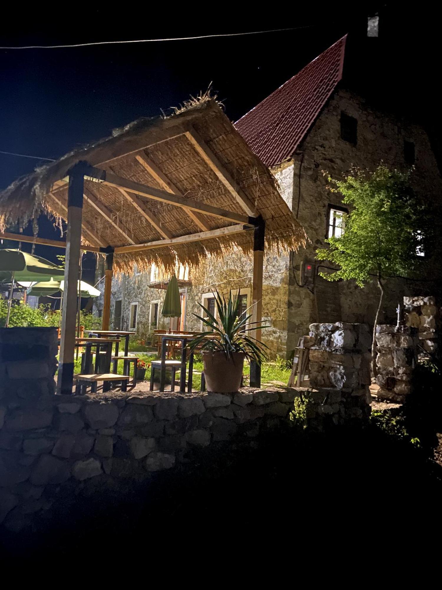 Guesthouse Kujtimi Тети Экстерьер фото